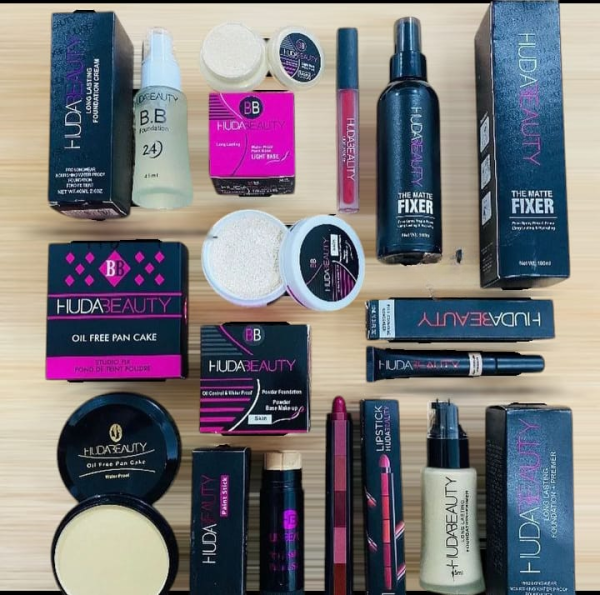 10 In 1 Makeup Deal / Huda Beauty Makeup Bundle Perfect For All Your Beauty. - CHAUDHARY BRAND STORE